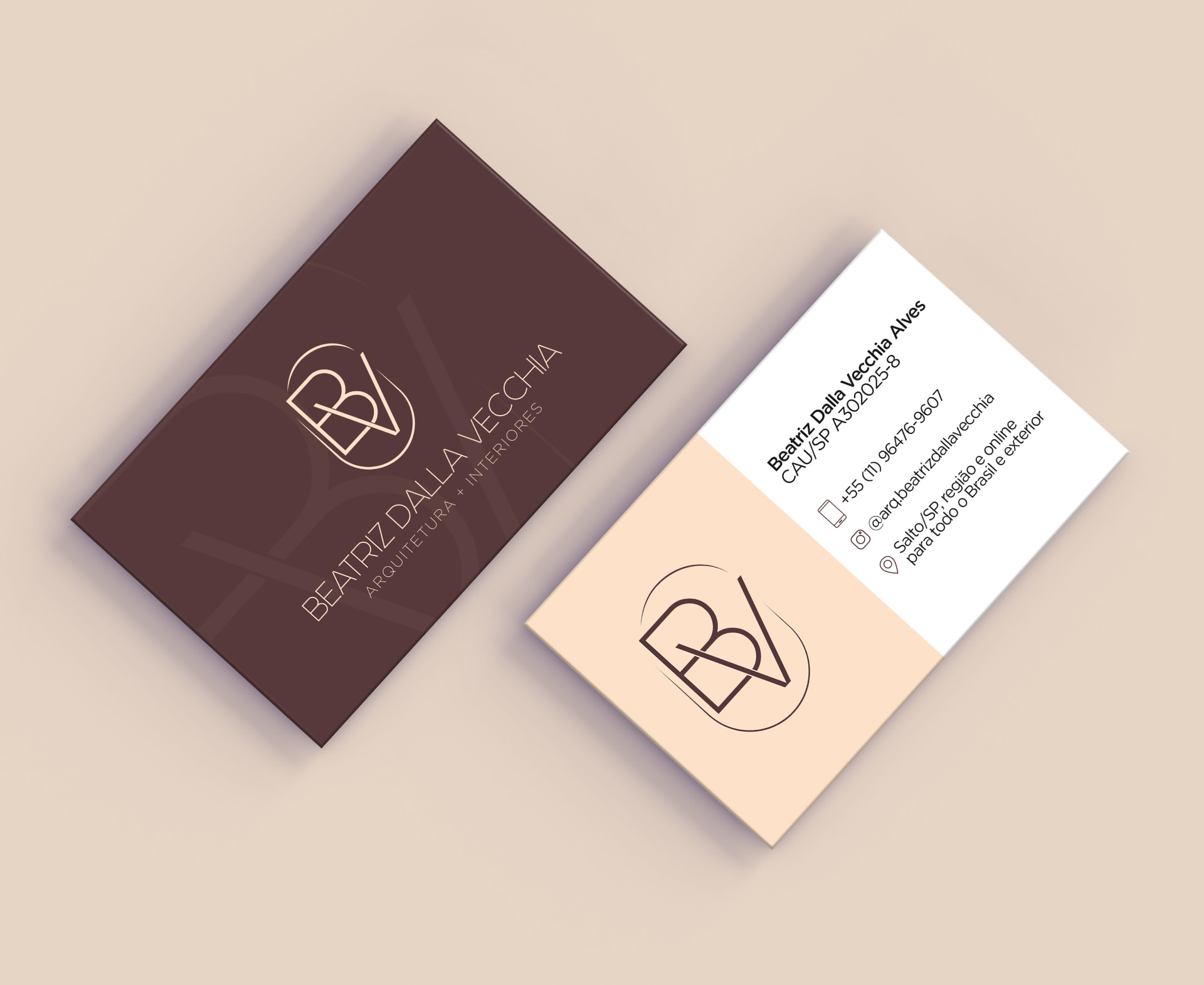Identidade visual de Beatriz Dalla Vecchia aplicada em cartões